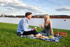 This image has an empty alt attribute; its file name is coupe-picnic-1.jpg